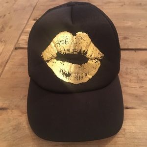 GLODEN KISS TRUCKER HAT